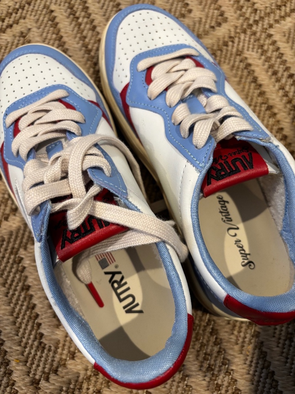 Autry Retro Low Sneaker - Women size 9